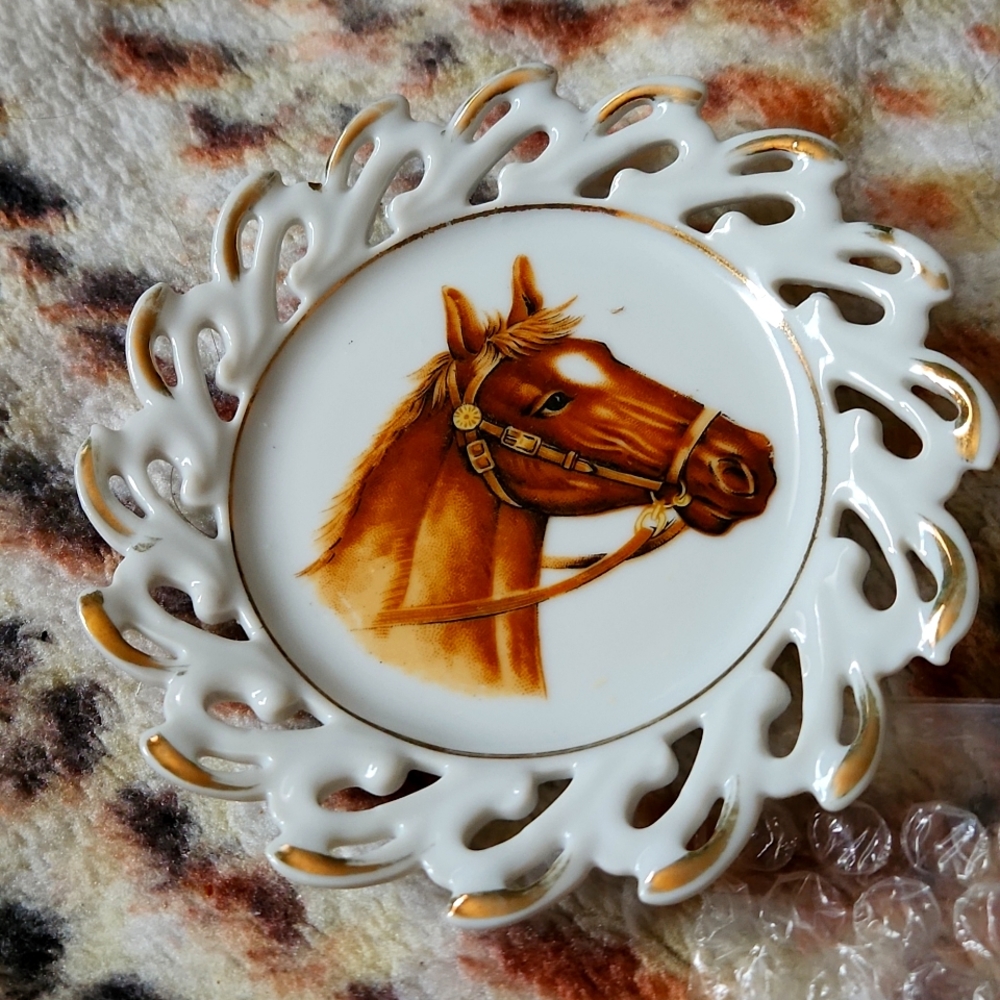 Small decor plate